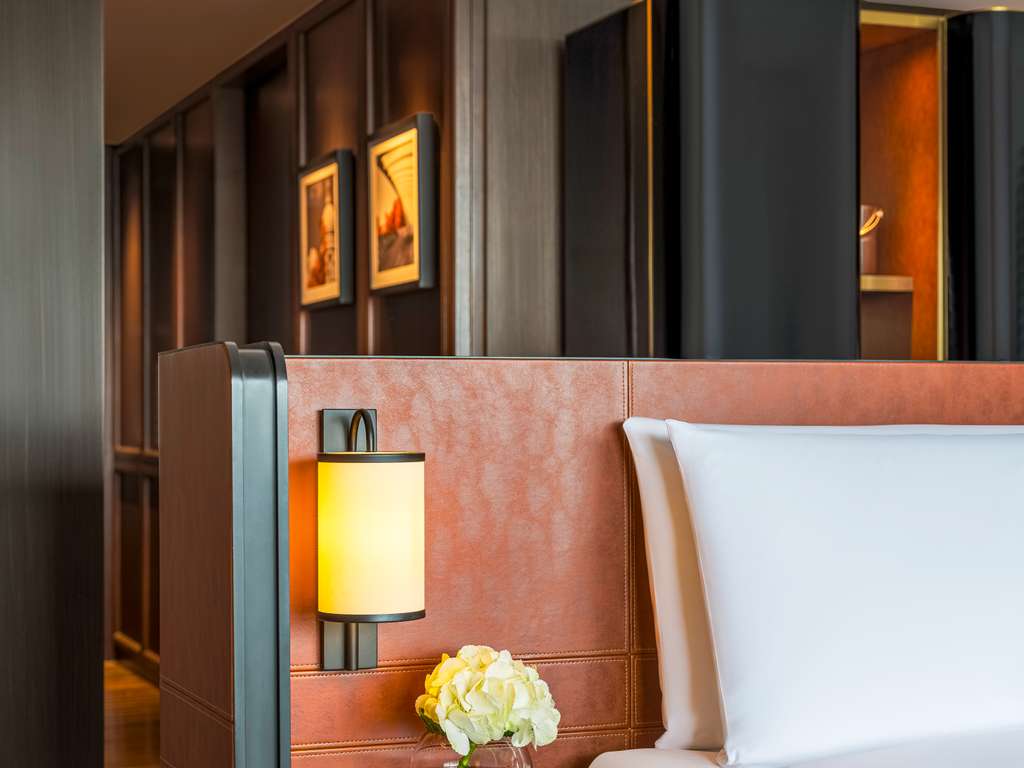 Fairmont Singapore - Image 4